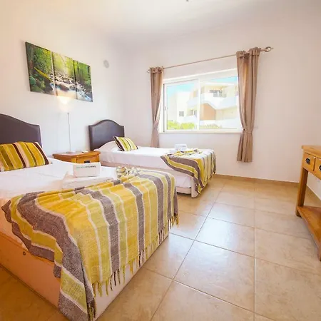 B25 - Abrotea 2 Bed Apartment Apartmán *