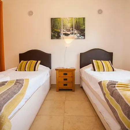B25 - Abrotea 2 Bed Apartment *